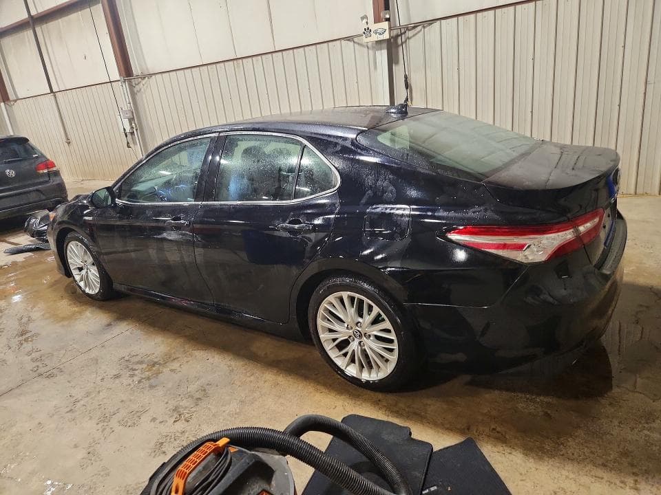2019 TOYOTA CAMRY HYBRID XLE 2