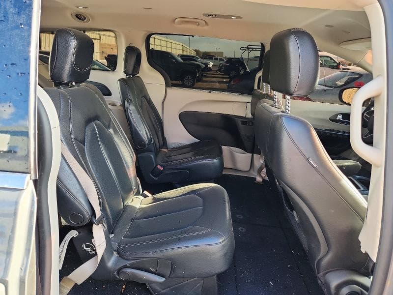 2022 CHRYSLER PACIFICA TOURING L 11