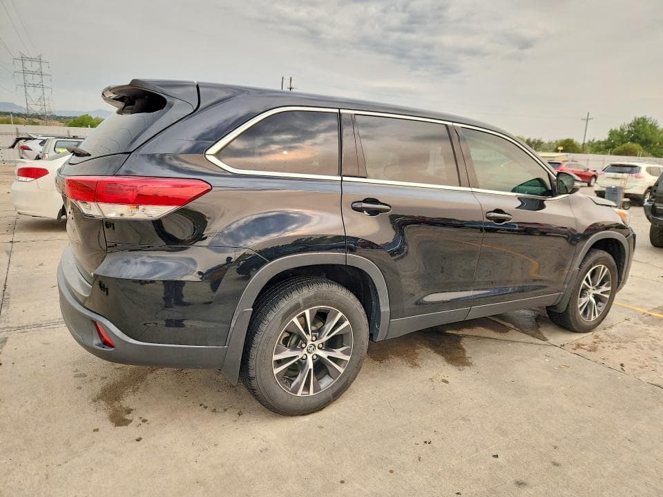 2019 TOYOTA HIGHLANDER LE 3