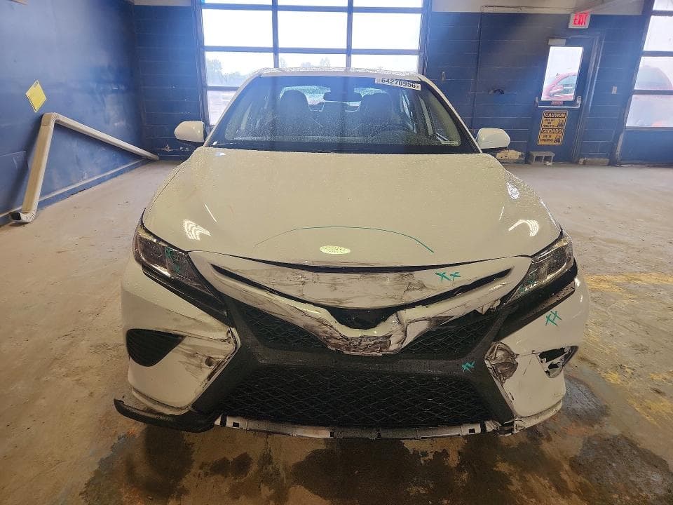 2020 TOYOTA CAMRY SE 5