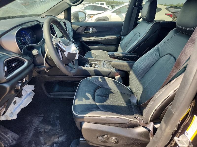 2027 CHRYSLER PACIFICA LIMITED 7
