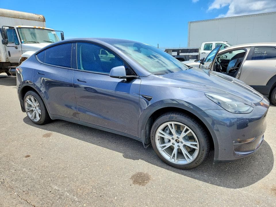 2023 TESLA MODEL Y 4