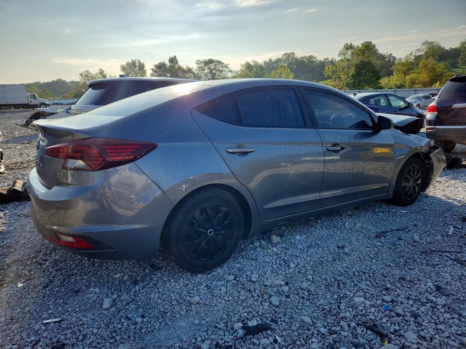 2019 HYUNDAI ELANTRA SE 3
