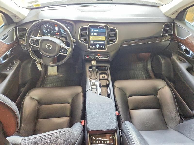 2017 VOLVO XC90 T6 8