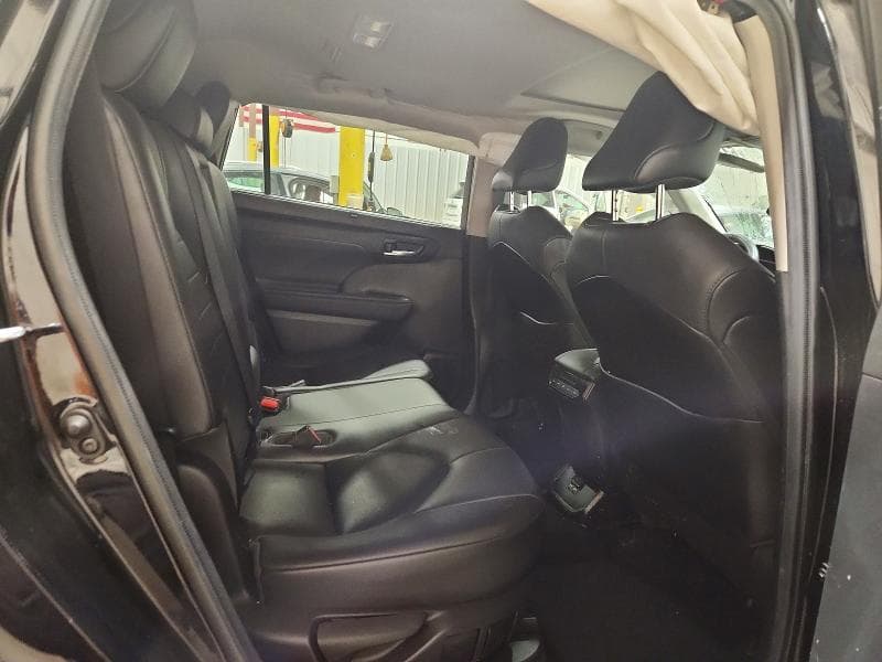 2021 TOYOTA HIGHLANDER HYBRID XLE 11