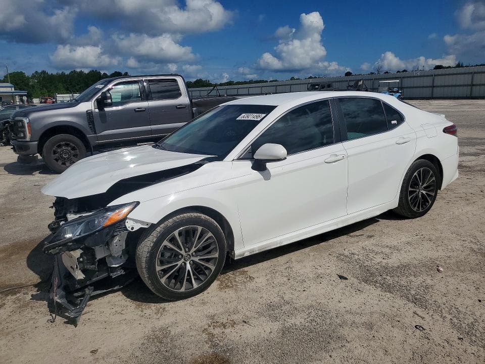 2018 TOYOTA CAMRY SE - 1