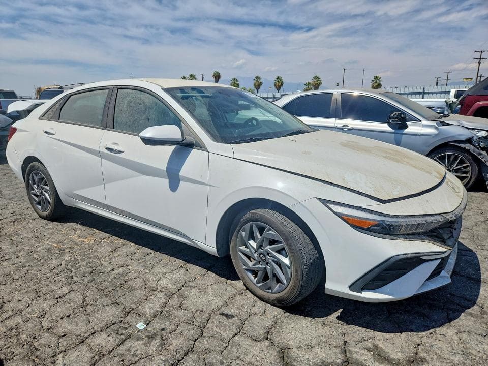 2024 HYUNDAI ELANTRA BLUE 4