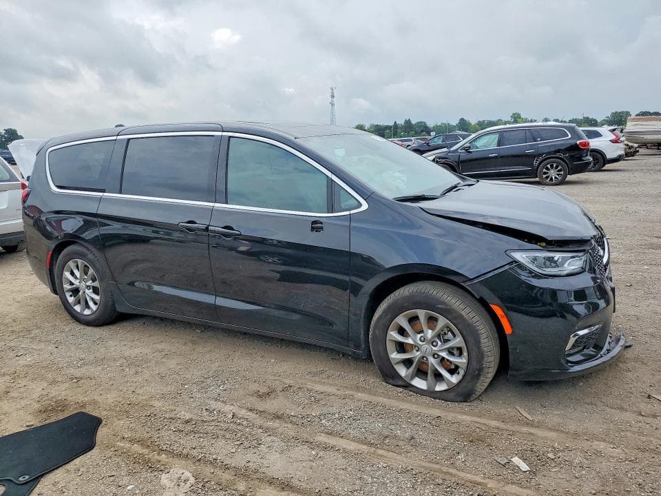2026 CHRYSLER PACIFICA LIMITED 4