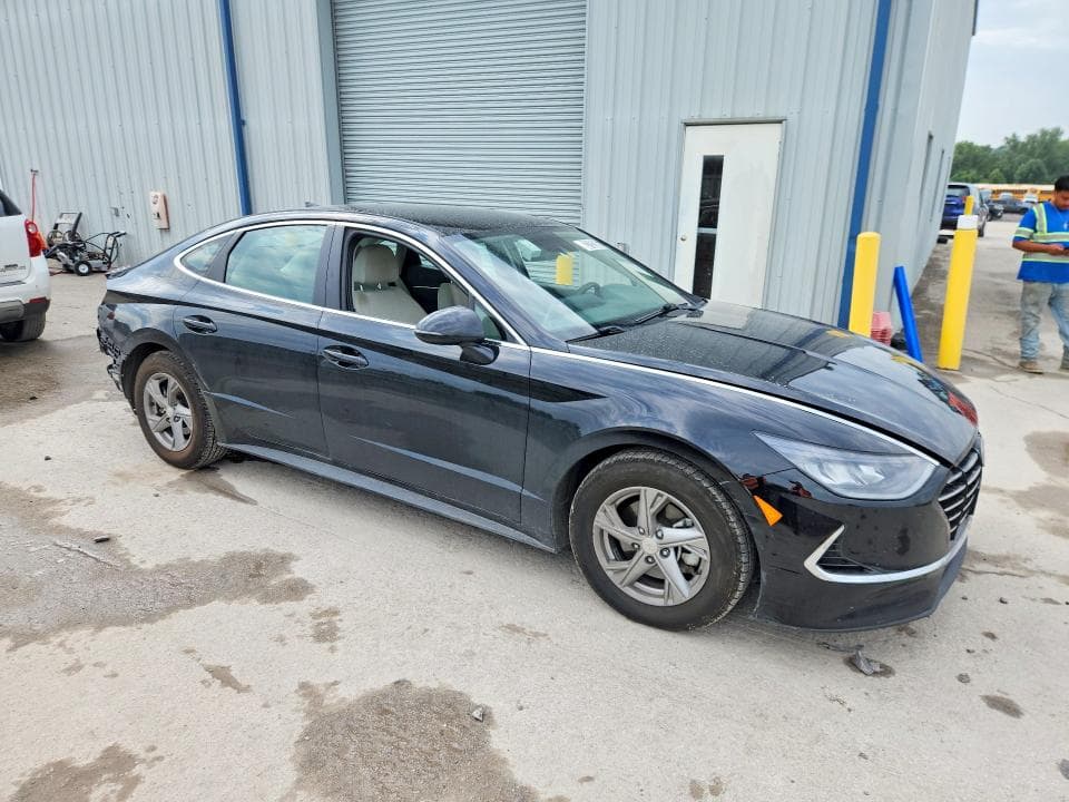 2023 HYUNDAI SONATA SE 4