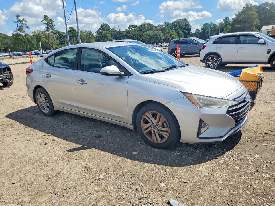 2019 HYUNDAI ELANTRA SEL 4