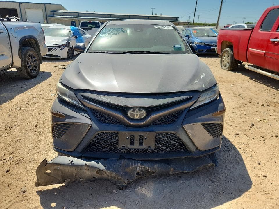 2018 TOYOTA CAMRY SE 5