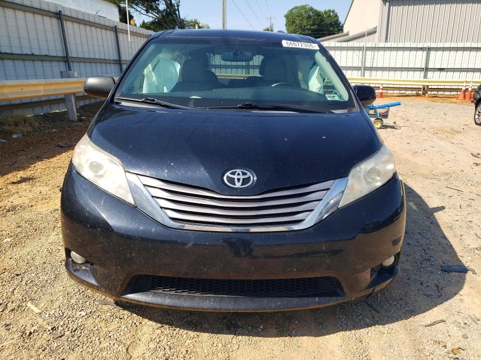 2017 TOYOTA SIENNA XLE PREMIUM 8-PASSENGER 5