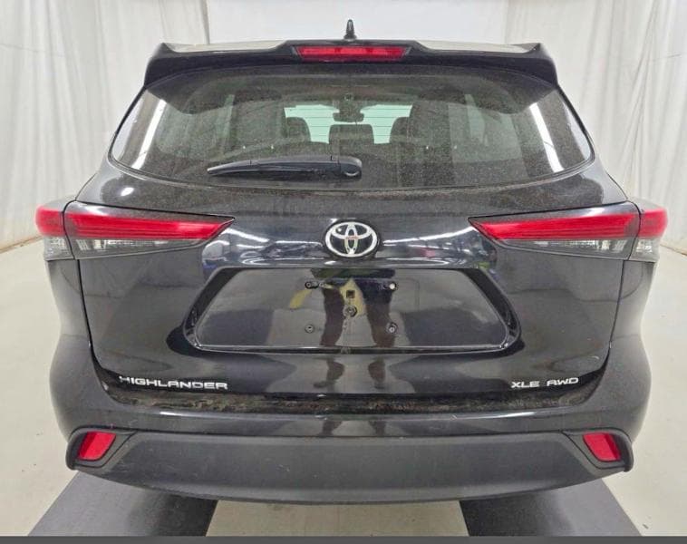 2023 TOYOTA HIGHLANDER XLE 12
