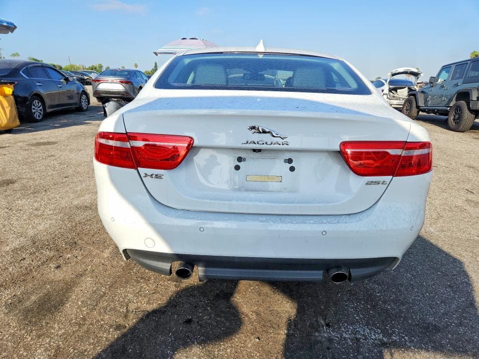 2017 JAGUAR XE PREMIUM 6