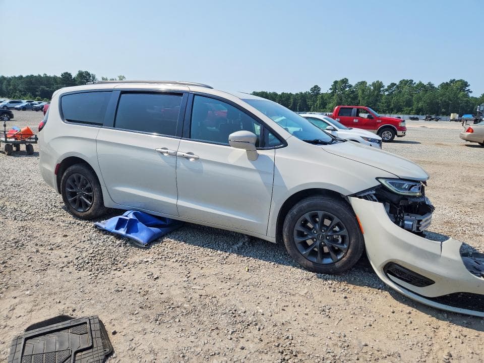 2021 CHRYSLER PACIFICA TOURING 4