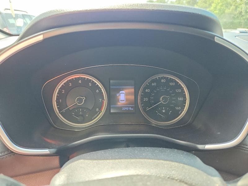2019 HYUNDAI SANTA FE SE 9