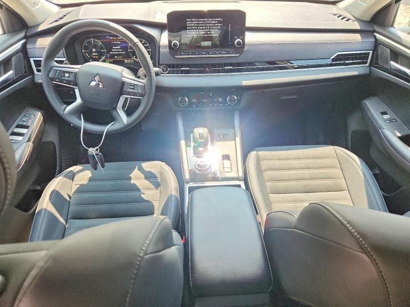 2025 MITSUBISHI OUTLANDER SE 8