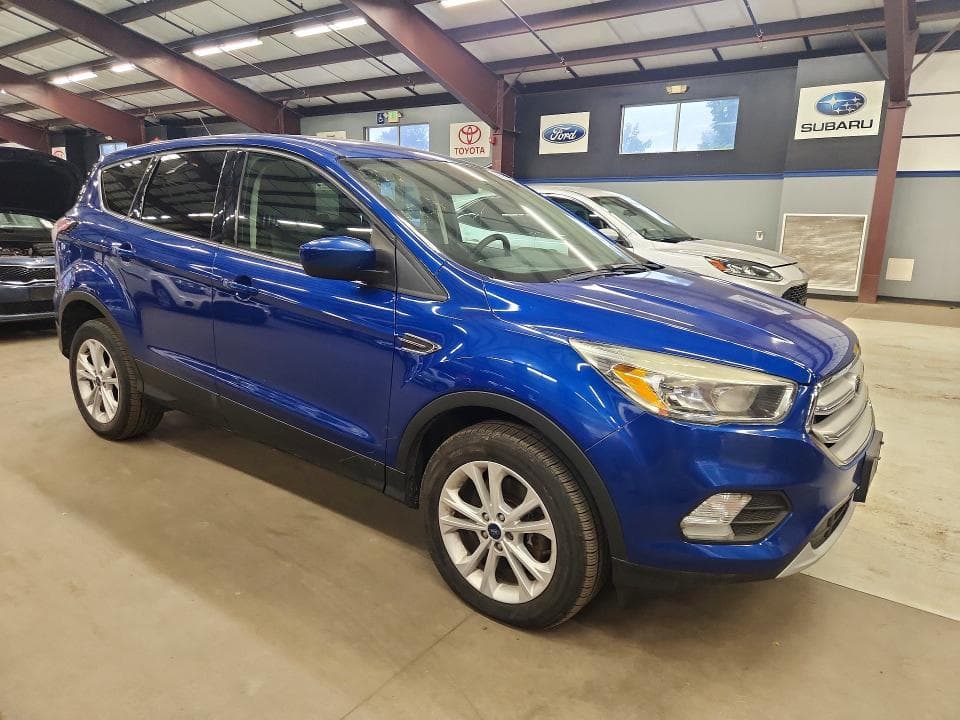 2017 FORD ESCAPE SE 4