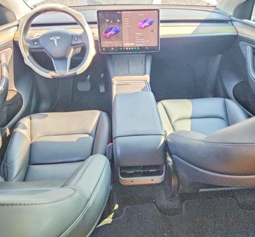 2023 TESLA MODEL Y 8