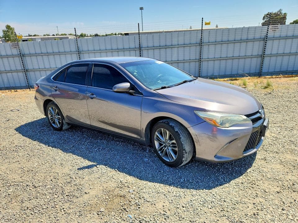 2017 TOYOTA CAMRY SE 4
