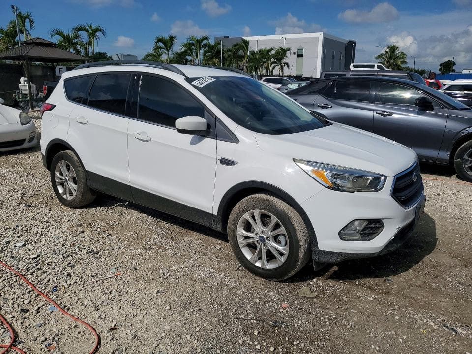 2018 FORD ESCAPE SE 4