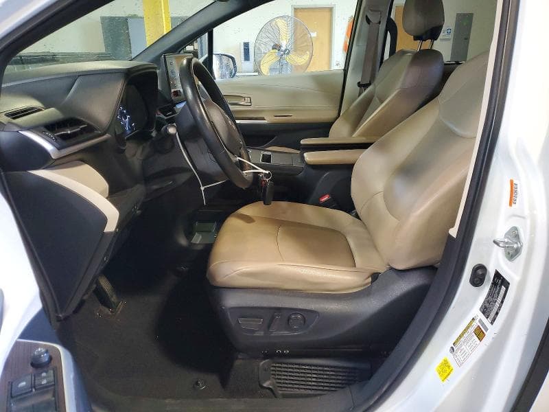 2021 TOYOTA SIENNA XLE 7