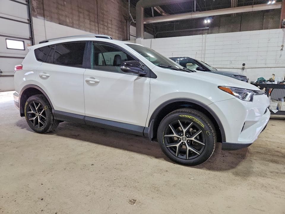 2017 TOYOTA RAV4 SE 4