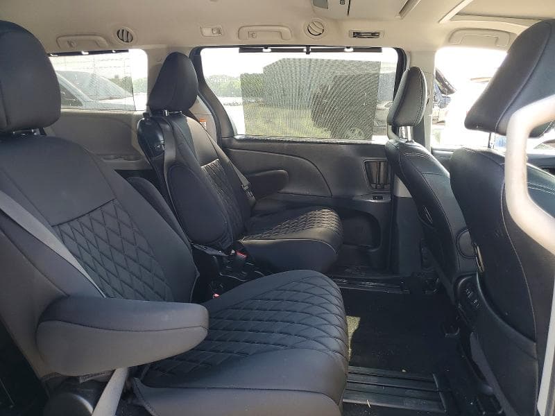2018 TOYOTA SIENNA SE PREMIUM 8-PASSENGER 11