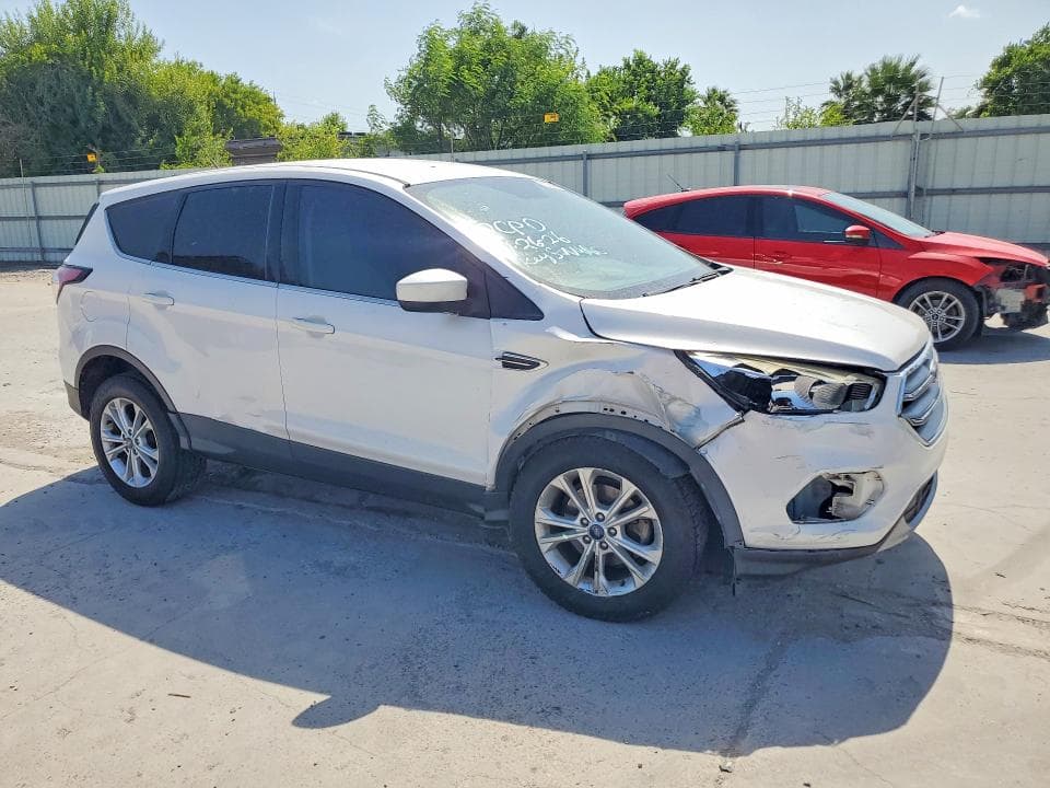 2017 FORD ESCAPE SE 4