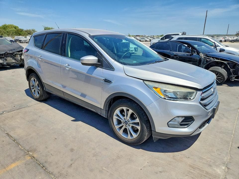 2017 FORD ESCAPE SE 4