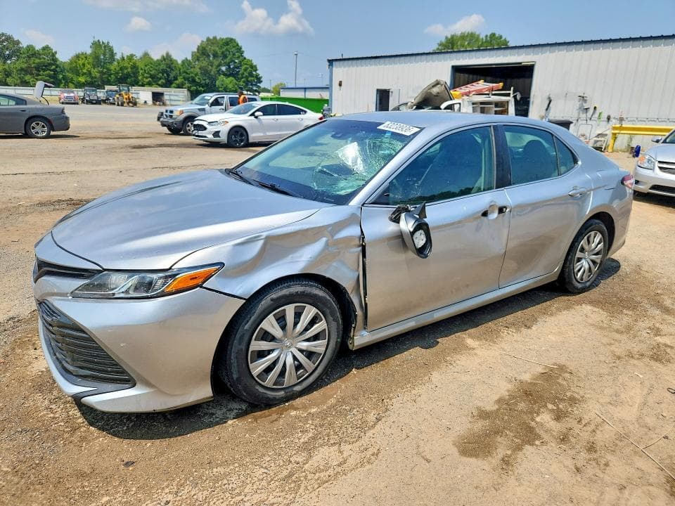 2018 TOYOTA CAMRY LE - 1