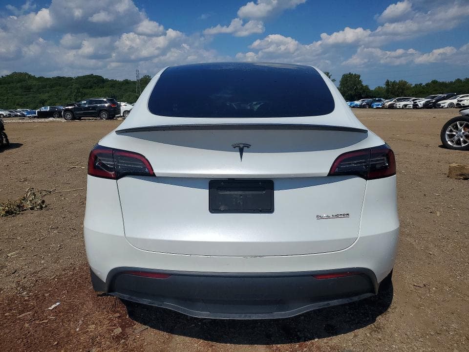 2024 TESLA MODEL Y 6