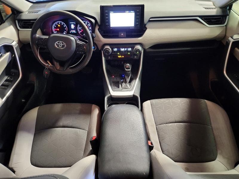 2020 TOYOTA RAV4 XLE 8