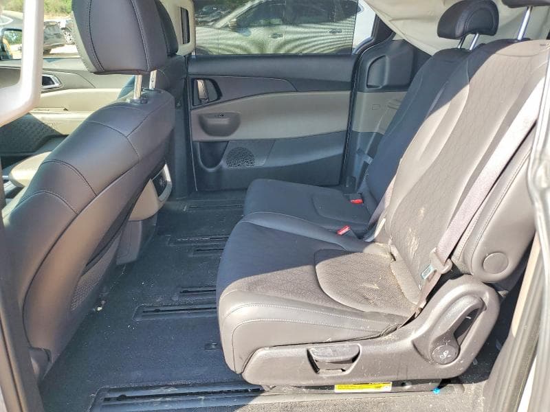 2025 KIA CARNIVAL EX 11