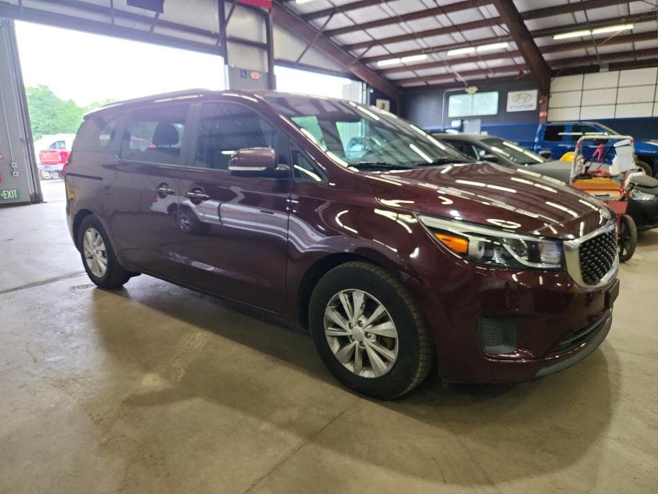 2017 KIA SEDONA LX 4