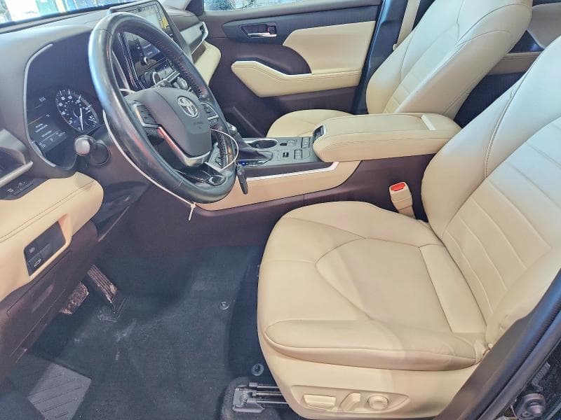 2021 TOYOTA HIGHLANDER XLE 7