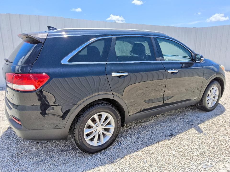 2017 KIA SORENTO LX 3