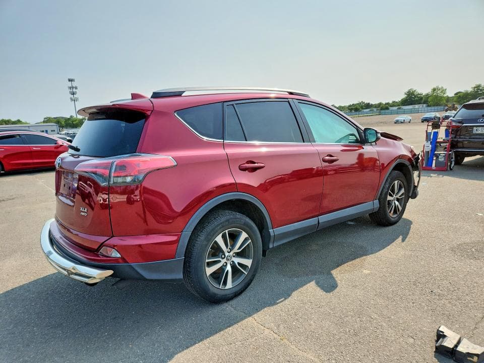 2018 TOYOTA RAV4 XLE 3