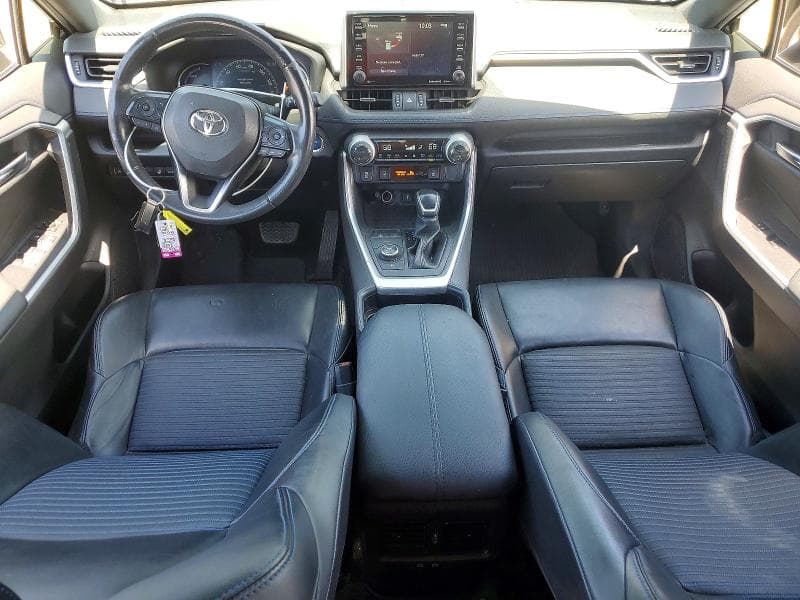 2020 TOYOTA RAV4 XSE 8