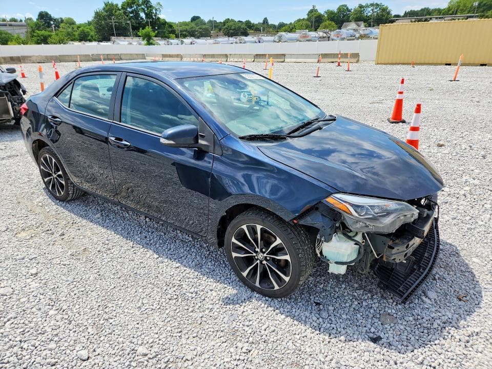 2017 TOYOTA COROLLA SE 4