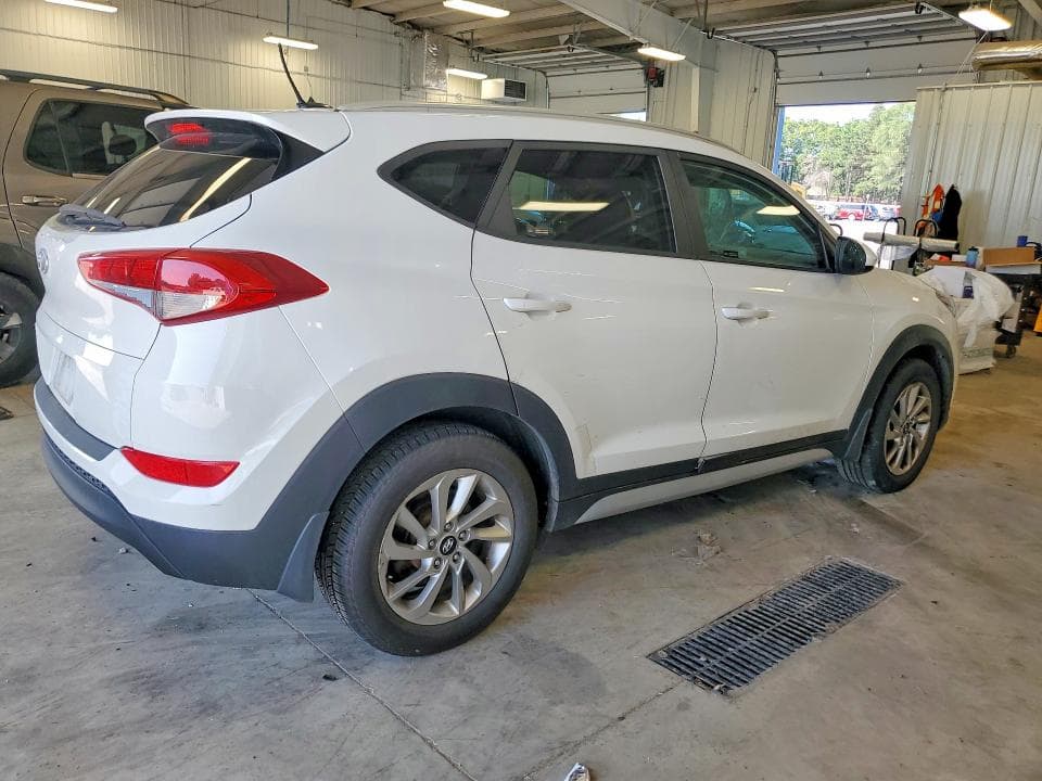 2017 HYUNDAI TUCSON SE 3