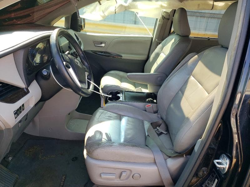 2017 TOYOTA SIENNA XLE PREMIUM 8-PASSENGER 7