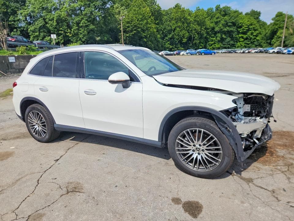 2025 MERCEDES-BENZ GLC 300 4MATIC 4