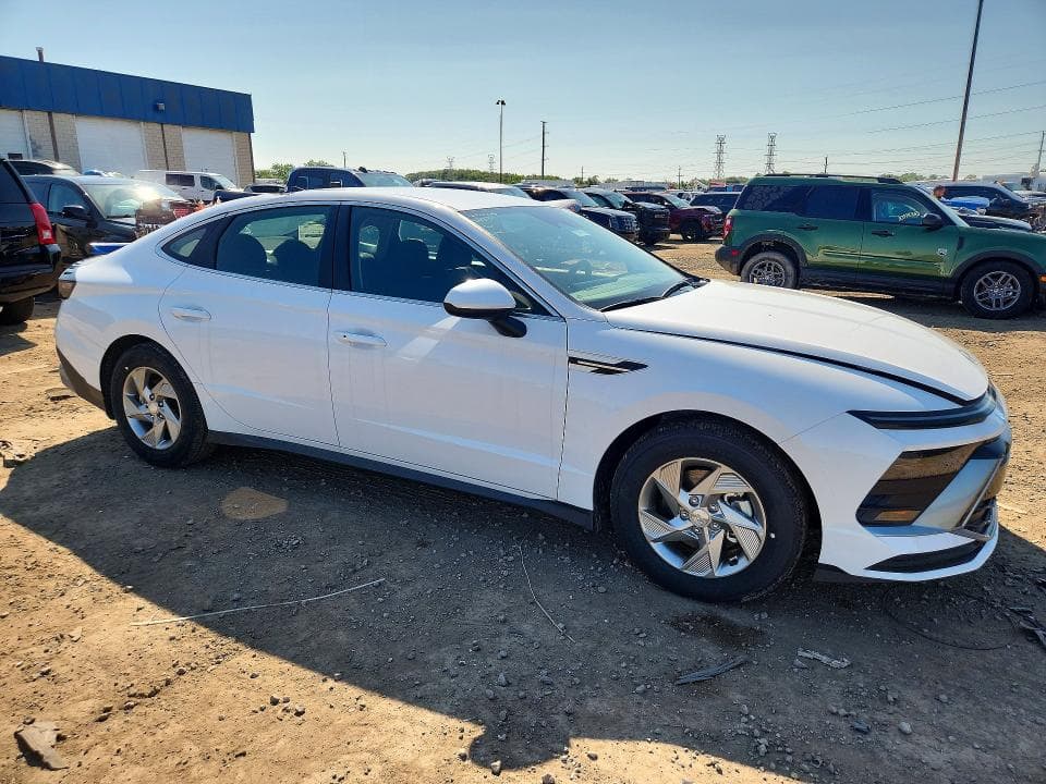2026 HYUNDAI SONATA SE 4