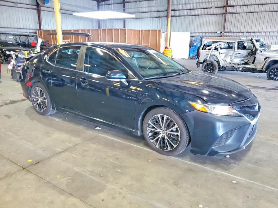 2018 TOYOTA CAMRY SE 4
