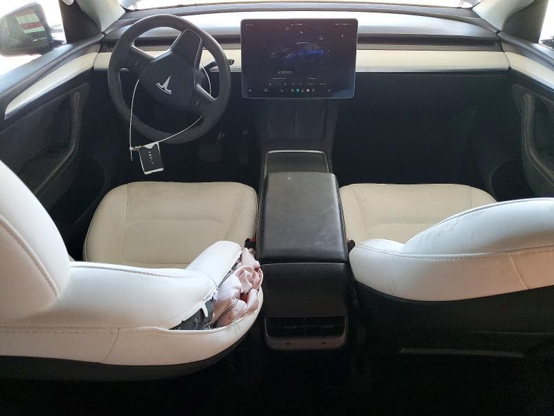 2025 TESLA MODEL Y 8
