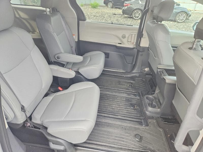 2024 TOYOTA SIENNA XLE 7-PASSENGER 11