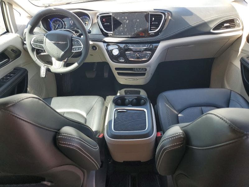 2023 CHRYSLER PACIFICA TOURING L 8