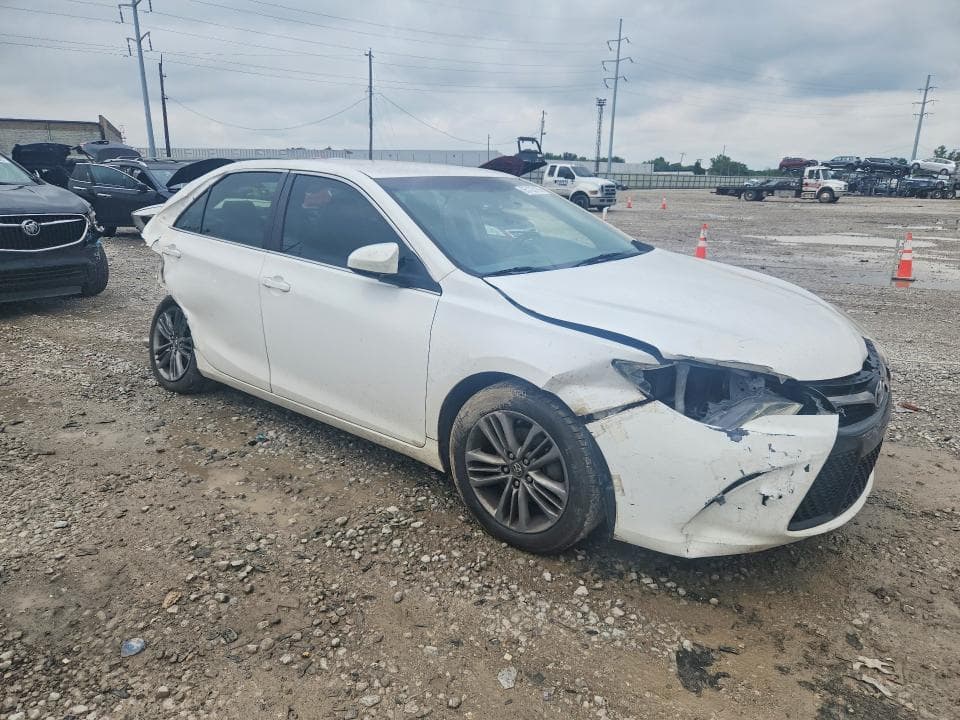 2017 TOYOTA CAMRY SE 4