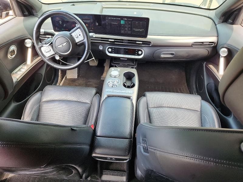 2023 GENESIS GV60 ADVANCED 8